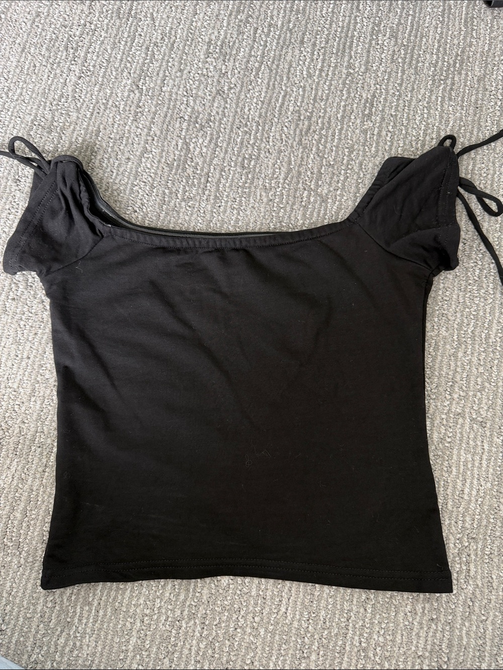 Edikted Black Off-Shoulder Tie-Sleeve Crop Top